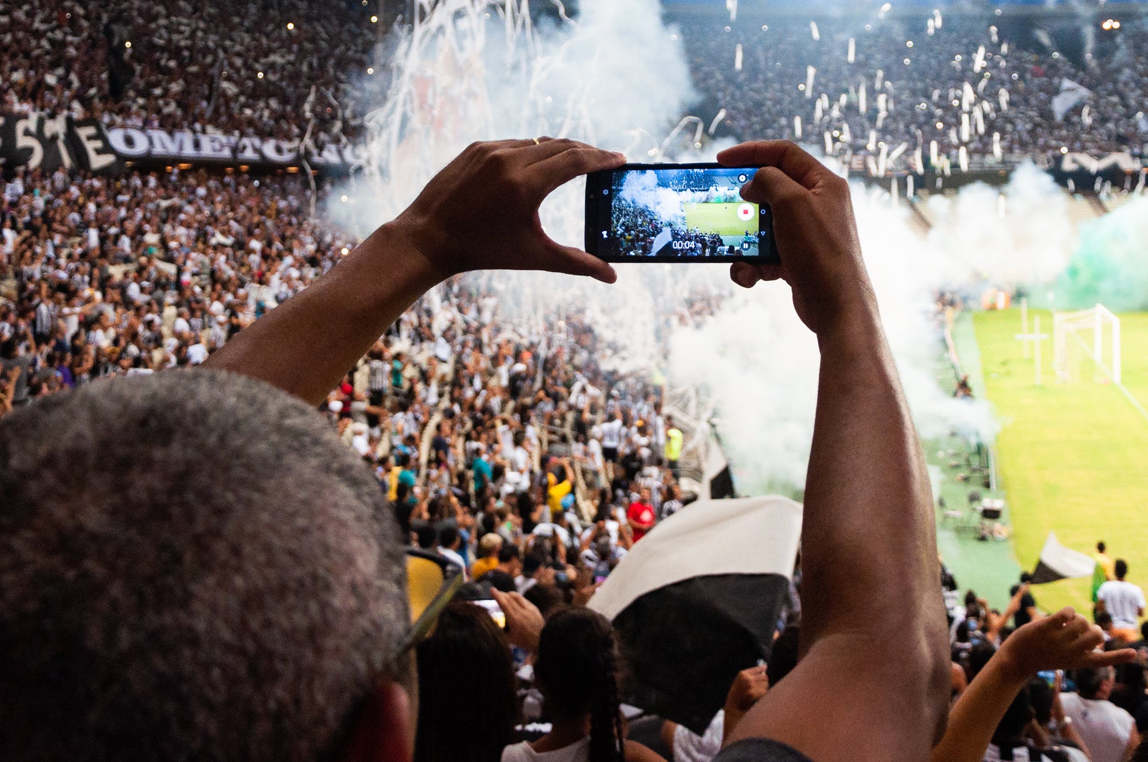 Pronostics football aujourd’hui : l’influence des supporters et des tendances de vote